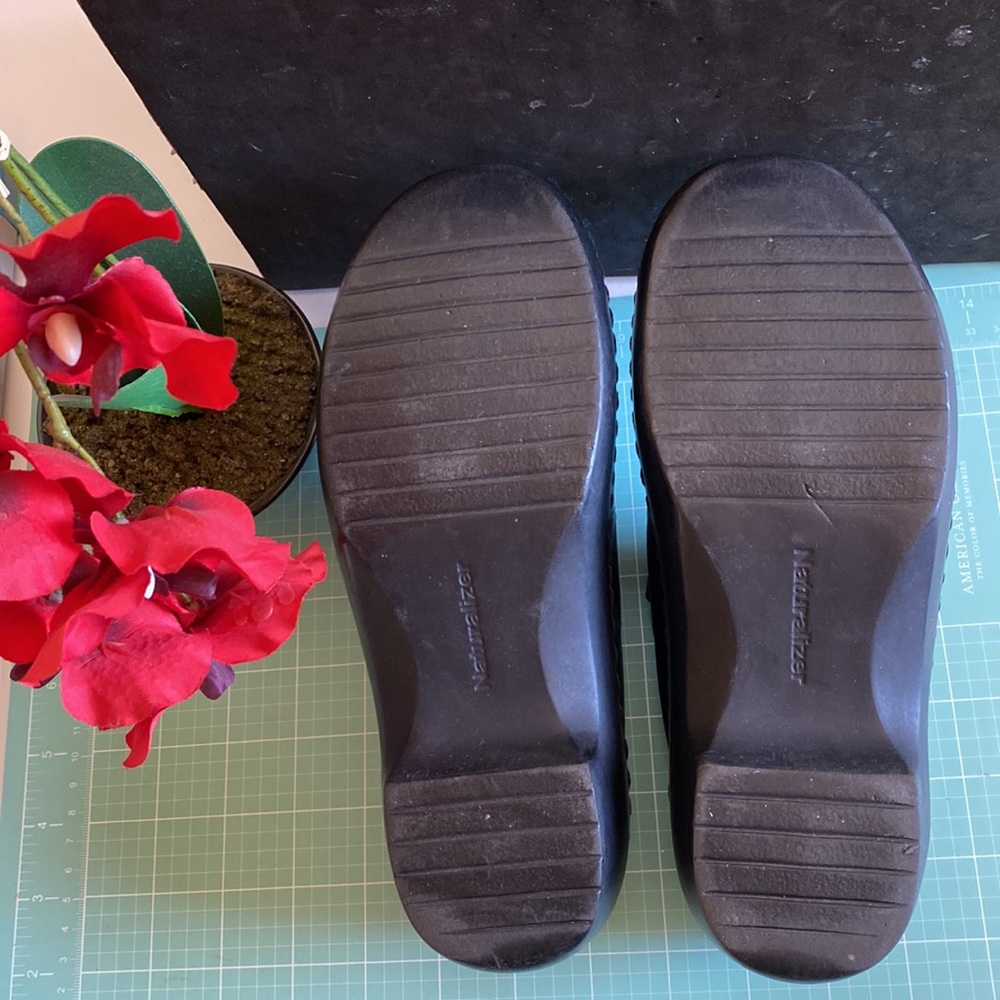 Naturalizer shoes - women’s size 7M black mules - Picture 6 of 7